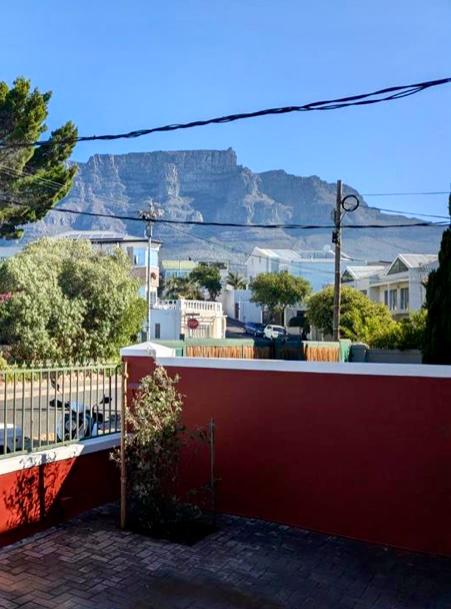 2 Bedroom Property for Sale in Vredehoek Western Cape